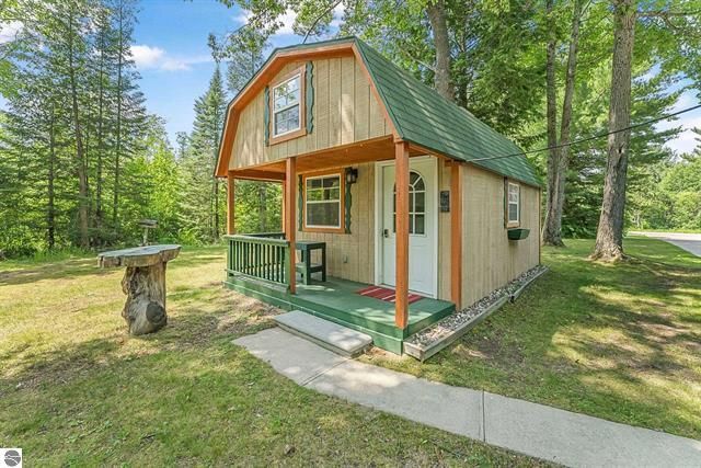 2007 S Lake Mitchell Drive, Cadillac, MI 49601