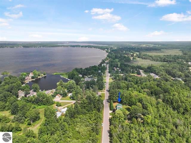 2007 S Lake Mitchell Drive, Cadillac, MI 49601