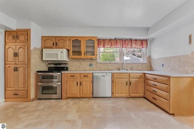 2007 S Lake Mitchell Drive, Cadillac, MI 49601