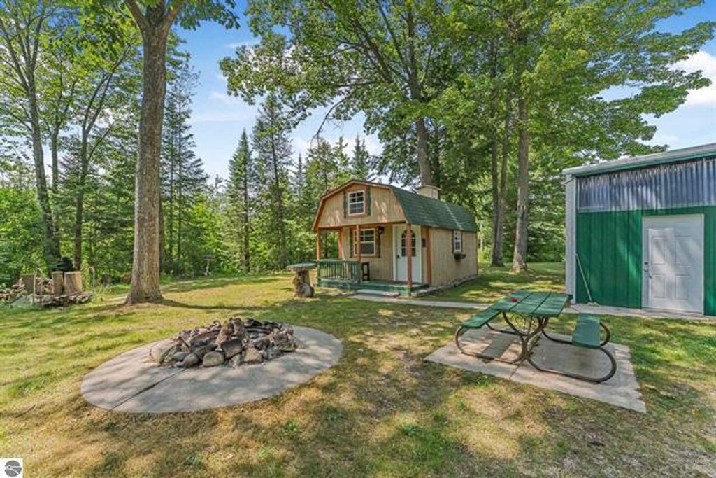 2007 S Lake Mitchell Drive, Cadillac, MI 49601