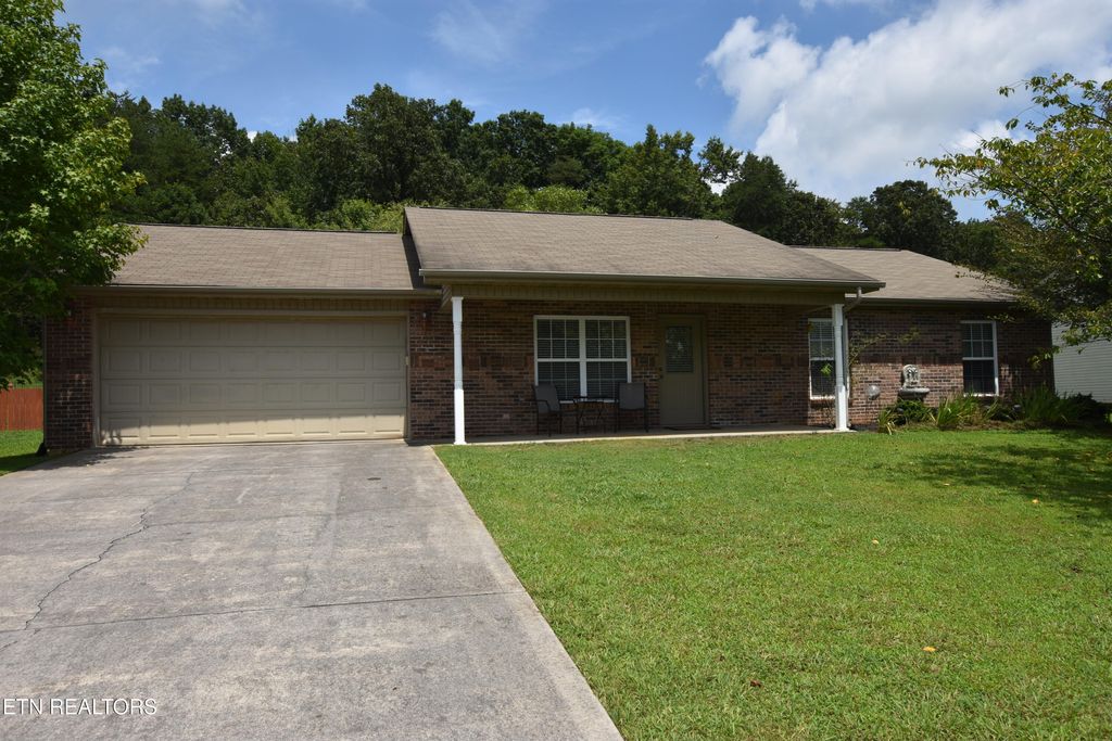 3008 Country Meadows Lane, Maryville, TN 37803
