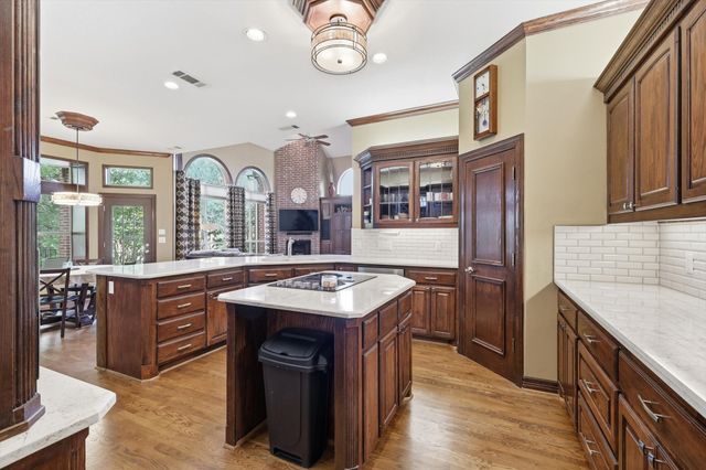 617 Hawthorn Circle, Highland Village, TX 75077