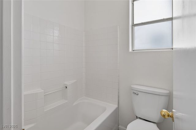 7820 Strong Water Court, Las Vegas, NV 89131