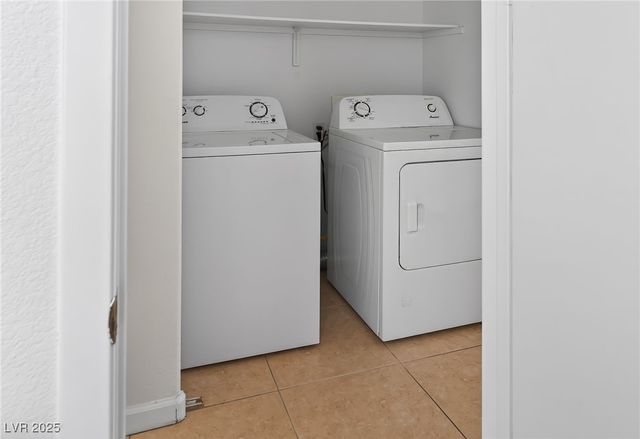 7820 Strong Water Court, Las Vegas, NV 89131