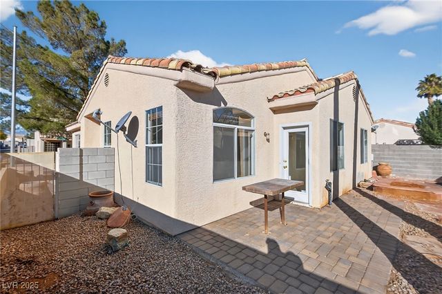 7820 Strong Water Court, Las Vegas, NV 89131