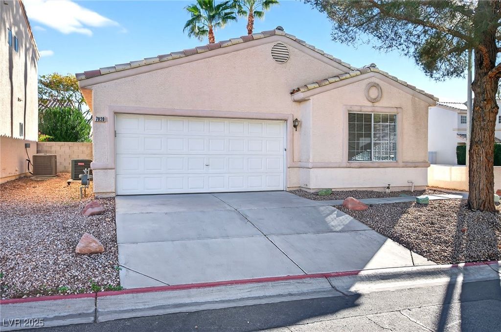 7820 Strong Water Court, Las Vegas, NV 89131