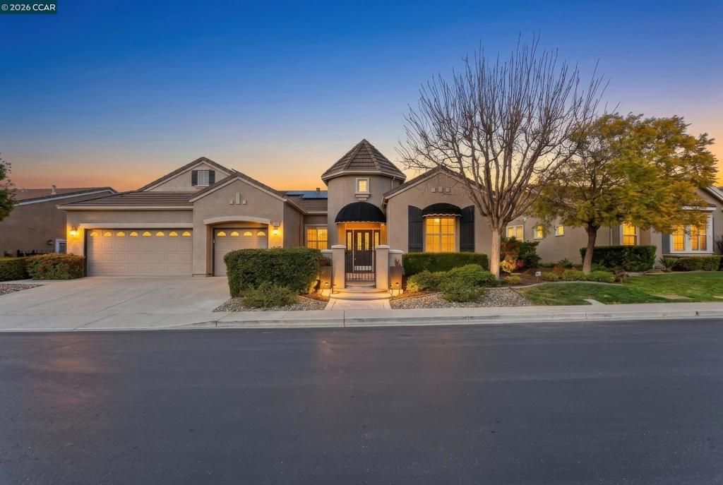 Image 4 of property listing at 2041 2041 Kent Dr, Brentwood, CA 94513