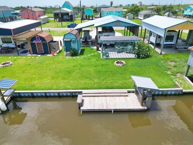 690 County Rd 202, Sargent, TX 77414