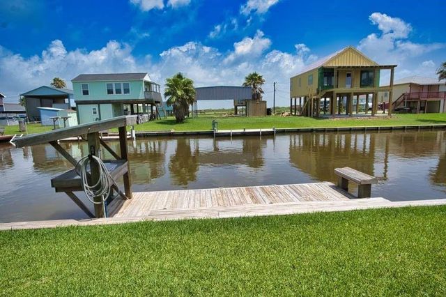 690 County Rd 202, Sargent, TX 77414