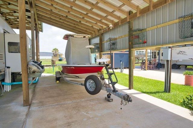 690 County Rd 202, Sargent, TX 77414