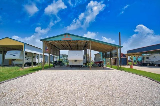 690 County Rd 202, Sargent, TX 77414