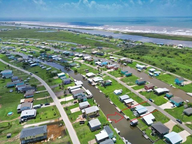 690 County Rd 202, Sargent, TX 77414