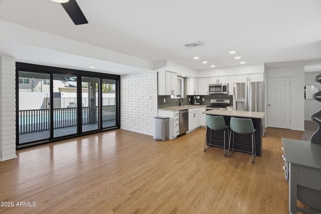 3936 E Desert Cove Avenue, Phoenix, AZ 85028