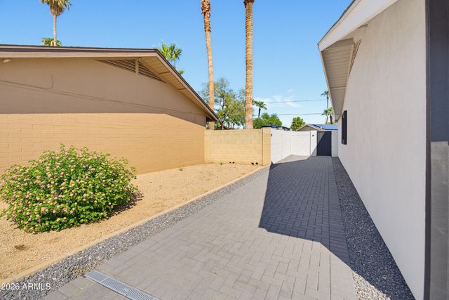 3936 E Desert Cove Avenue, Phoenix, AZ 85028
