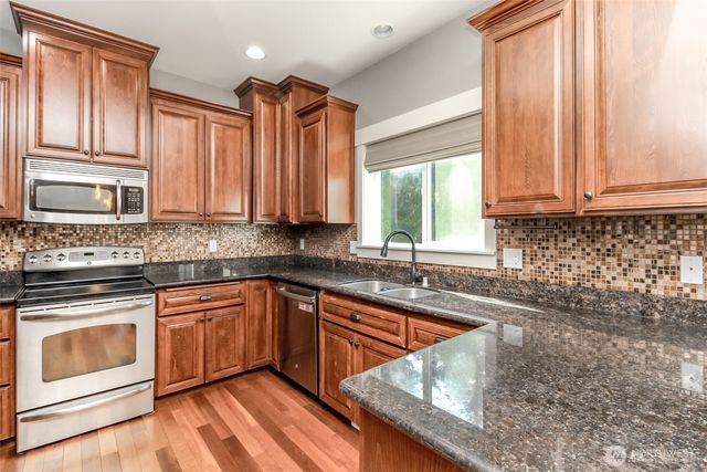 1094 Potlatch Drive, Fox Island, WA 98333