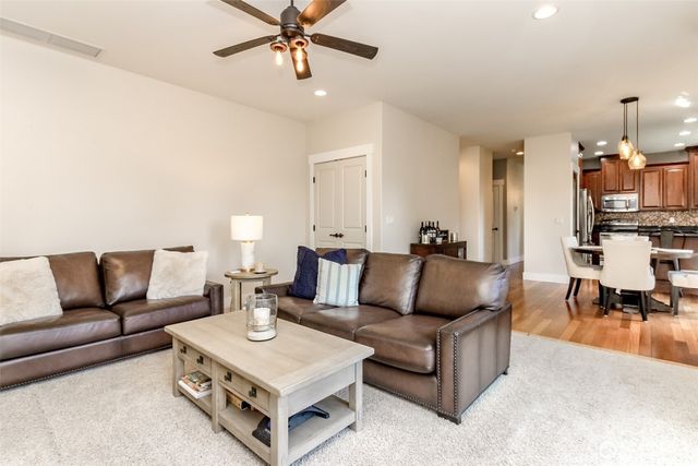 1094 Potlatch Drive, Fox Island, WA 98333