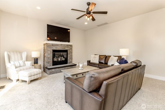 1094 Potlatch Drive, Fox Island, WA 98333