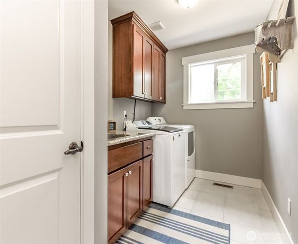 1094 Potlatch Drive, Fox Island, WA 98333