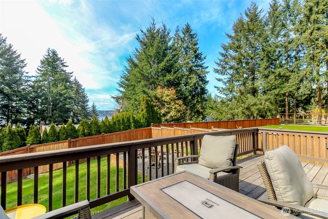 1094 Potlatch Drive, Fox Island, WA 98333