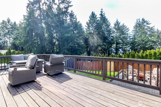 1094 Potlatch Drive, Fox Island, WA 98333