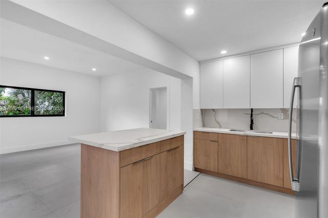 3400 NW 211th St, Miami Gardens, FL 33056