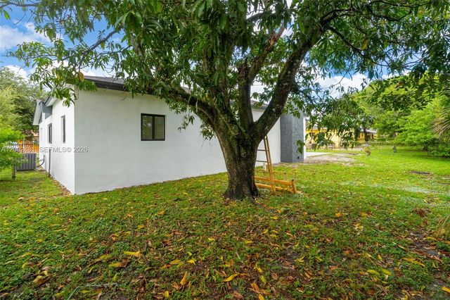 3400 NW 211th St, Miami Gardens, FL 33056