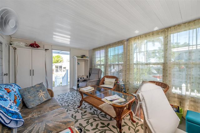 6580 SEMINOLE BOULEVARD 537, Seminole, FL 33772