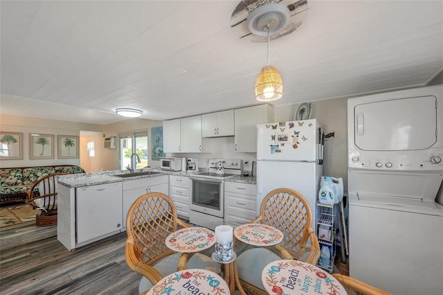 6580 SEMINOLE BOULEVARD 537, Seminole, FL 33772