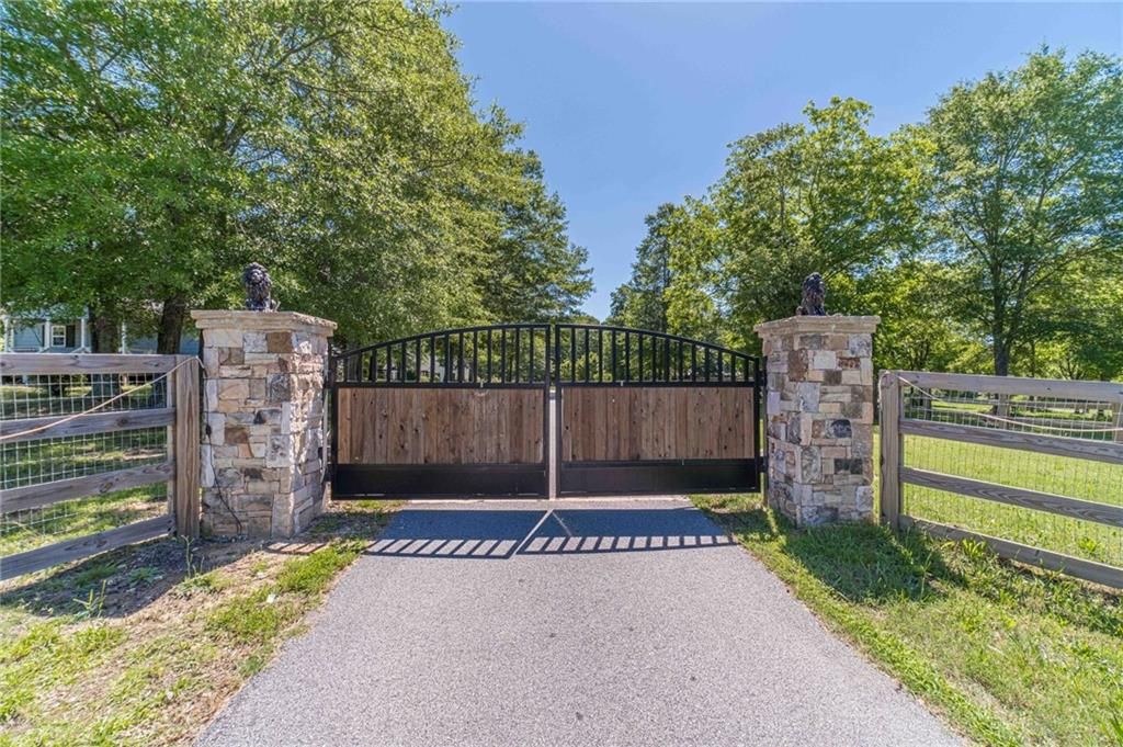 664 Johnson Road, Oxford, GA 30054