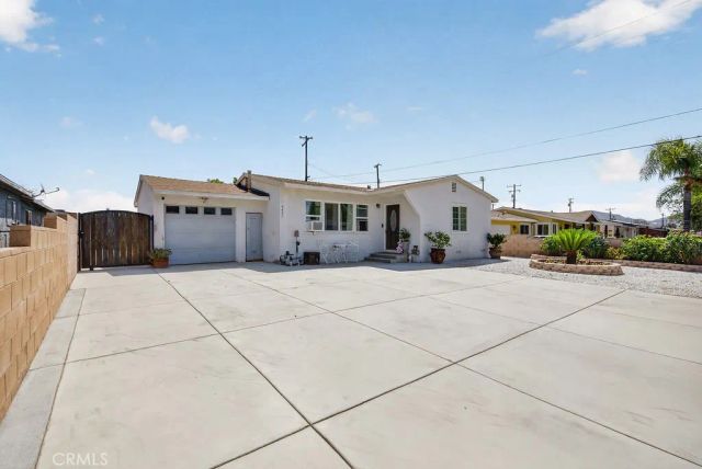 9497 Catawba Ave, Fontana, CA 92335