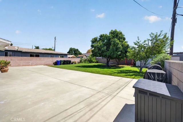 9497 Catawba Ave, Fontana, CA 92335