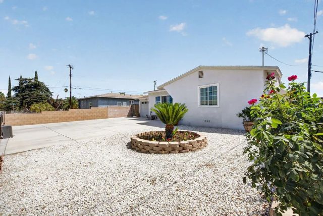 9497 Catawba Ave, Fontana, CA 92335