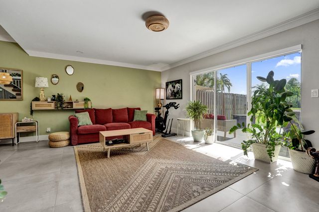 4799 NW 9TH Avenue, Deerfield Beach, FL 33064