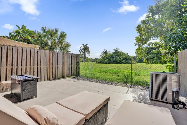 4799 NW 9TH Avenue, Deerfield Beach, FL 33064