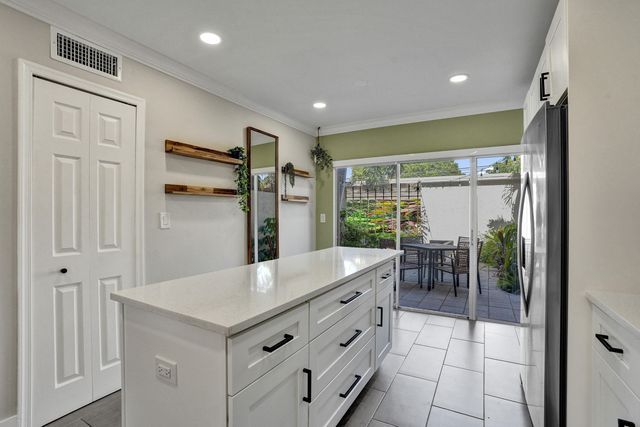4799 NW 9TH Avenue, Deerfield Beach, FL 33064