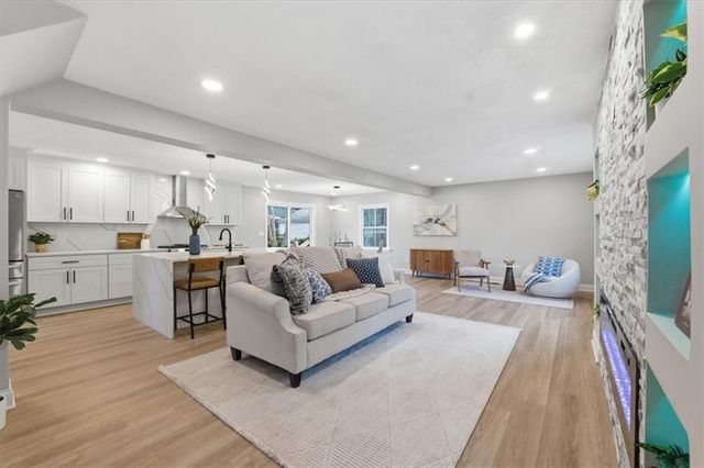 39 W 70th Terrace, Kansas City, MO 64113