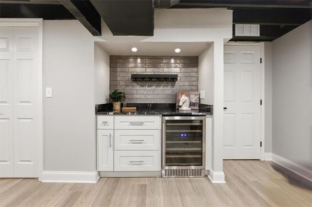 39 W 70th Terrace, Kansas City, MO 64113