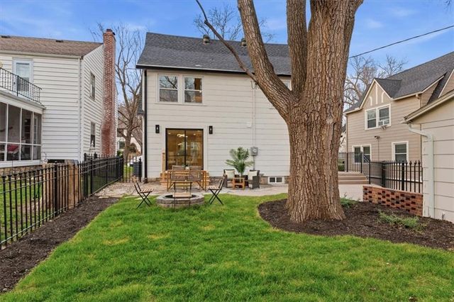 39 W 70th Terrace, Kansas City, MO 64113