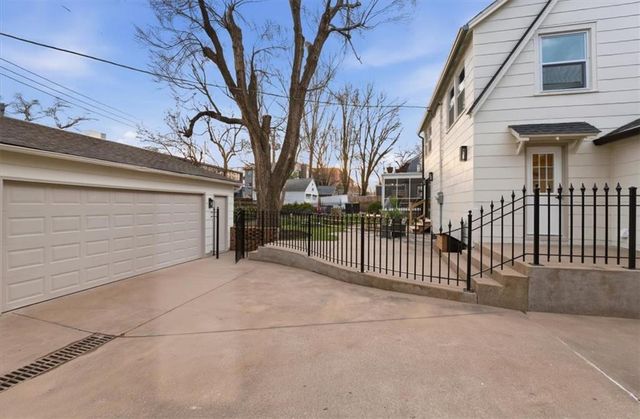 39 W 70th Terrace, Kansas City, MO 64113