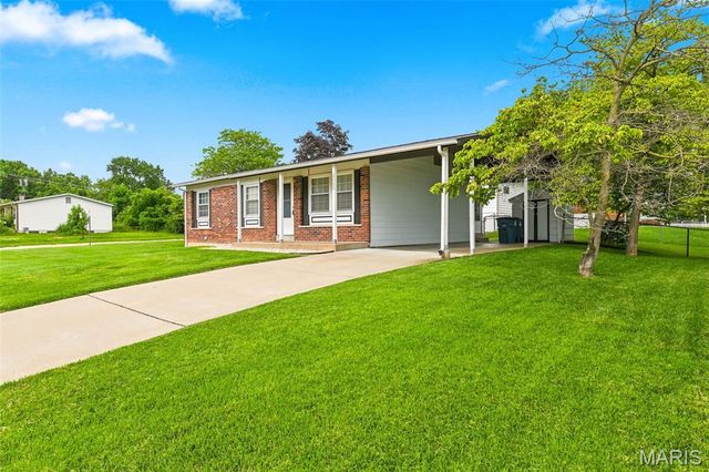 2263 McKelvey Road, Maryland Heights, MO 63043