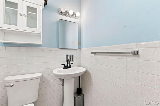 2263 McKelvey Road, Maryland Heights, MO 63043