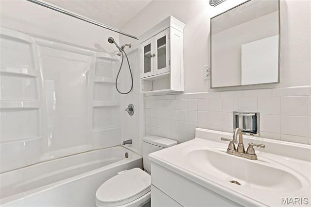 2263 McKelvey Road, Maryland Heights, MO 63043