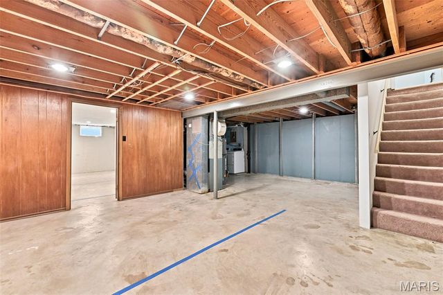 2263 McKelvey Road, Maryland Heights, MO 63043