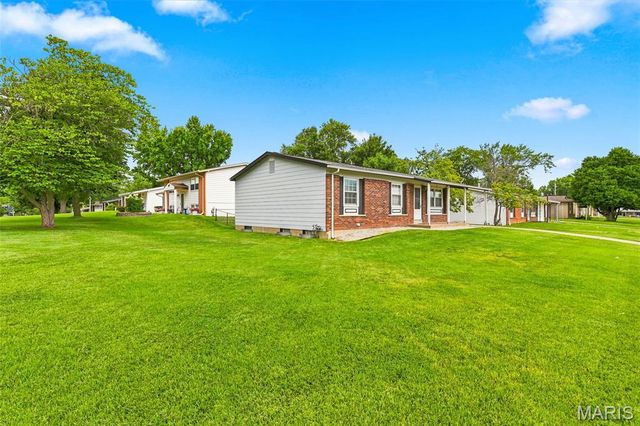 2263 McKelvey Road, Maryland Heights, MO 63043