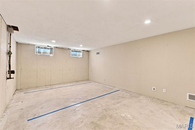 2263 McKelvey Road, Maryland Heights, MO 63043