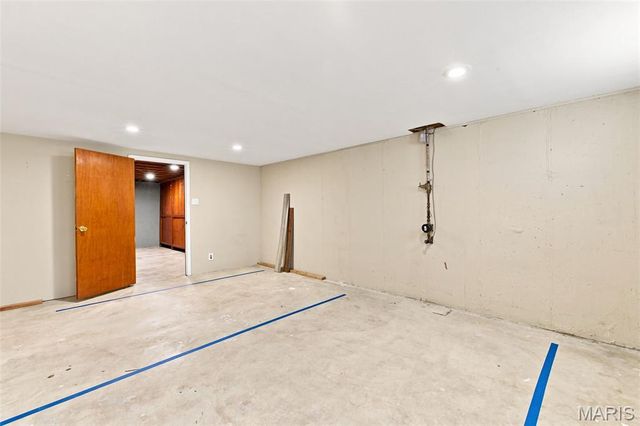 2263 McKelvey Road, Maryland Heights, MO 63043