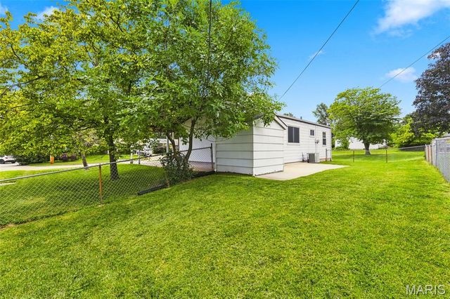2263 McKelvey Road, Maryland Heights, MO 63043