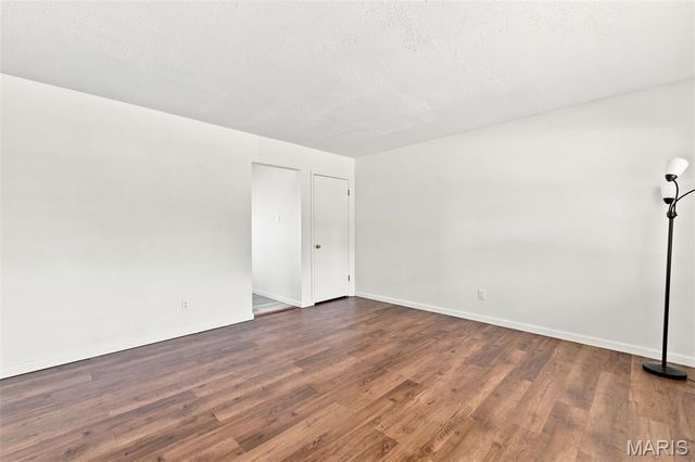 2263 McKelvey Road, Maryland Heights, MO 63043