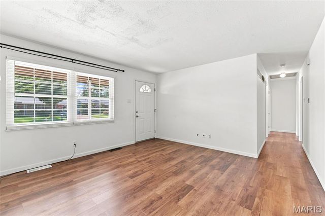 2263 McKelvey Road, Maryland Heights, MO 63043
