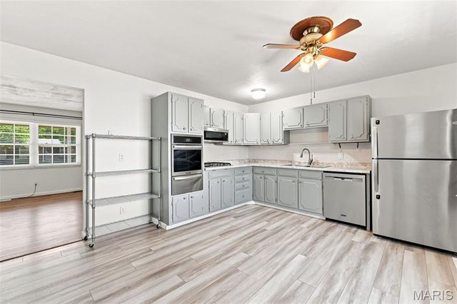 2263 McKelvey Road, Maryland Heights, MO 63043